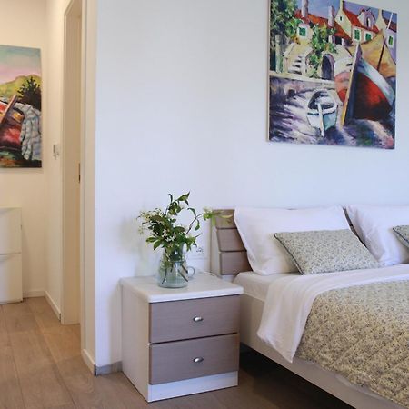 Studio Apartment Rosa Krk Krk Town Exterior photo